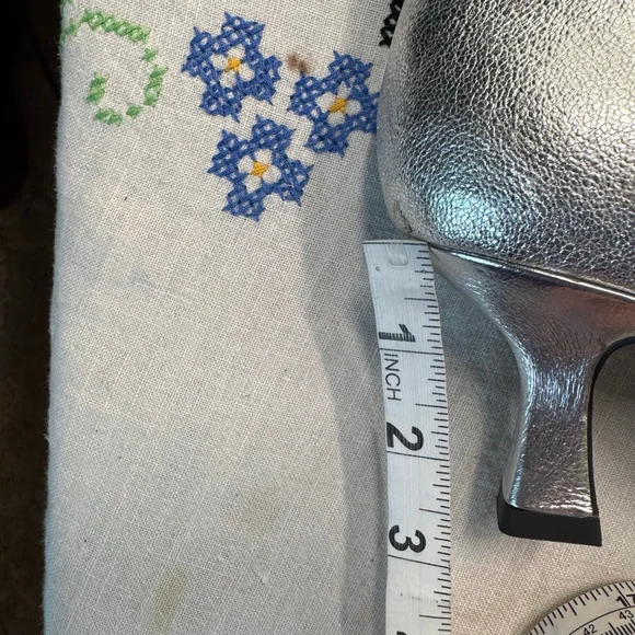 Dolce Vita Angel Silver Boots Women 7 Kitten Heels - Picture 10 of 10